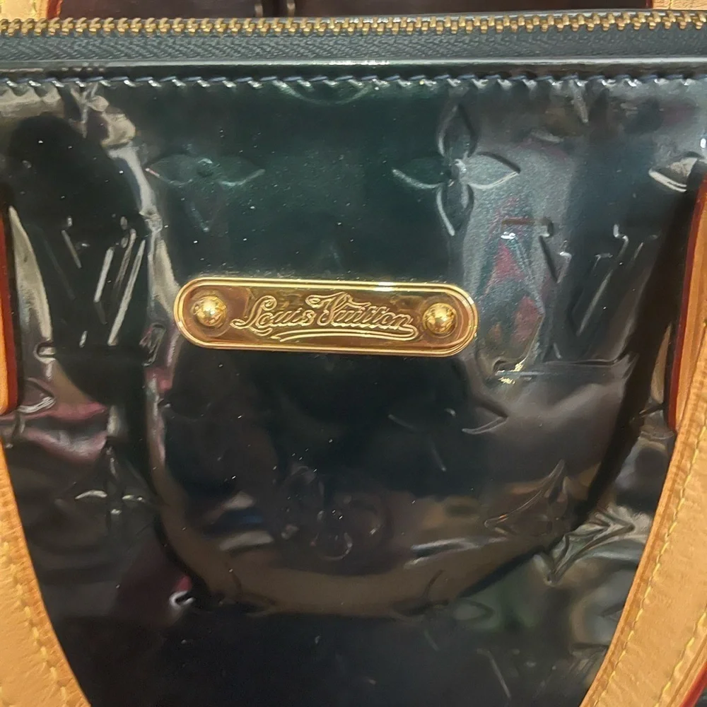 Louis Vuitton Bellevue Green Vernis Tote